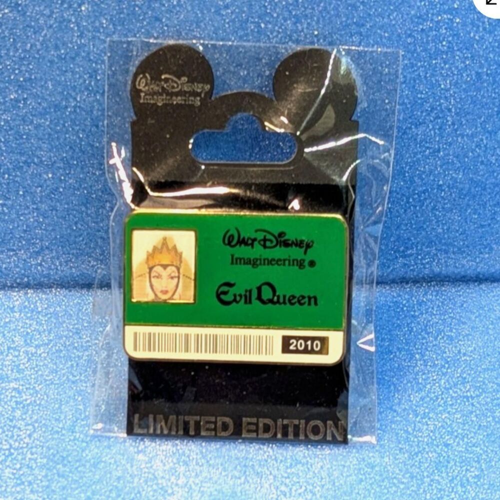 Disney WDI Imagineering 2010 I.D. Badge Lenticular Evil Queen Pin LE 300